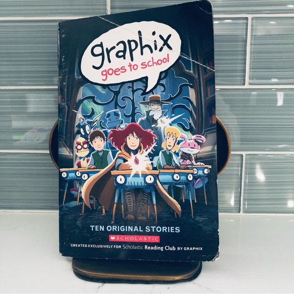 Bundle of 5 Scholastic Books Plus Small Pencil Case - Picture 4 of 16